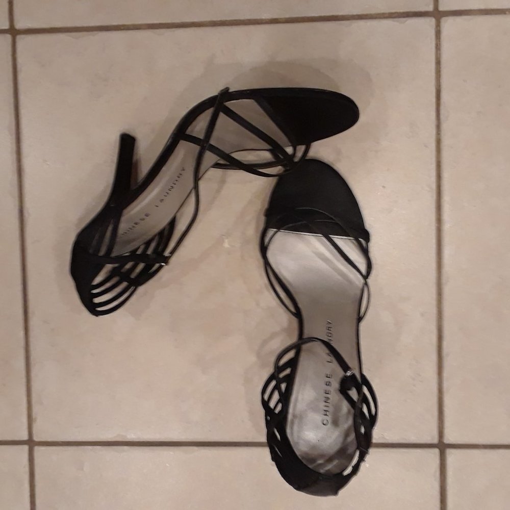 WOMEN'S SHOES..CHINESE LAUNDRY